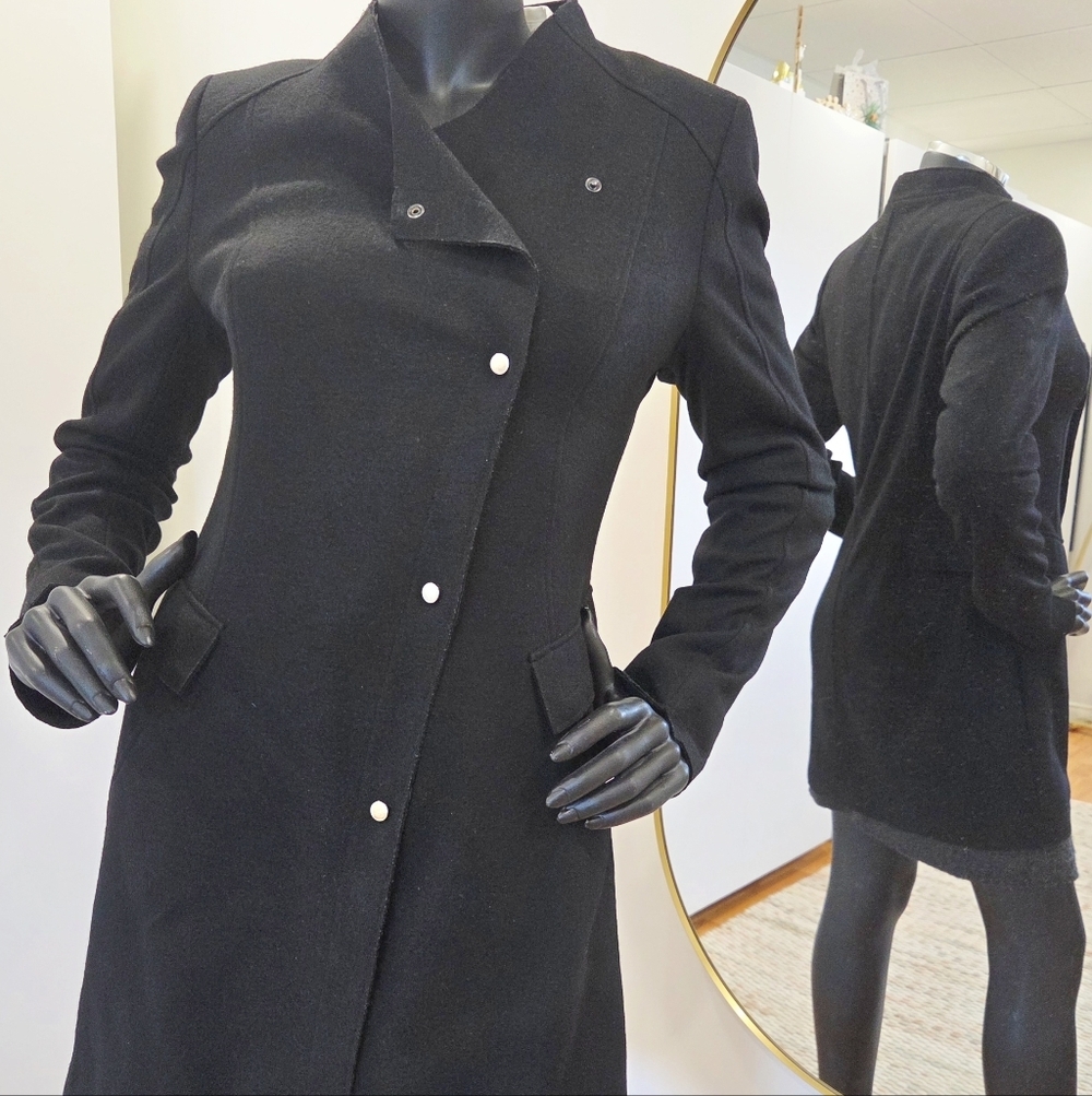 RIANI Black Wool Blazer Light Coat – Size 8 – Made in Poland – Partially Lined